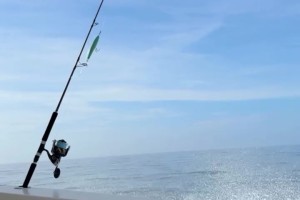 合同还没着落?西蒙斯今日更新社媒 再次开船出海钓鱼?